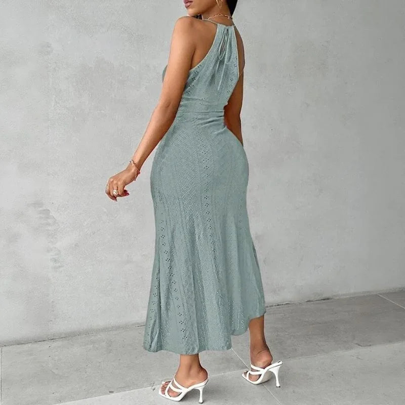 Vestido Solare™ em Tecido Bordado Vazado com Fenda Frontal